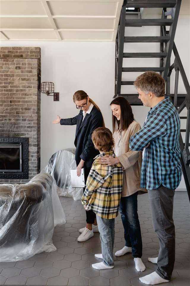 Agent presenting a property to a family